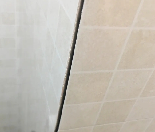 察隅瓷砖空鼓维修公司分享阳台瓷砖脱落的修复过程可以分为以下几个步骤